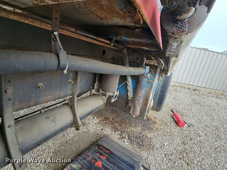 image for item LW9693 1996 Volvo Xpeditor  refuse truck