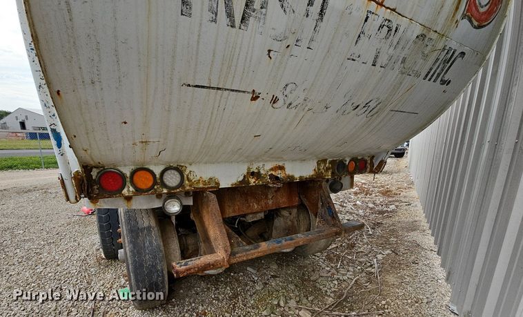 image for item LW9693 1996 Volvo Xpeditor  refuse truck