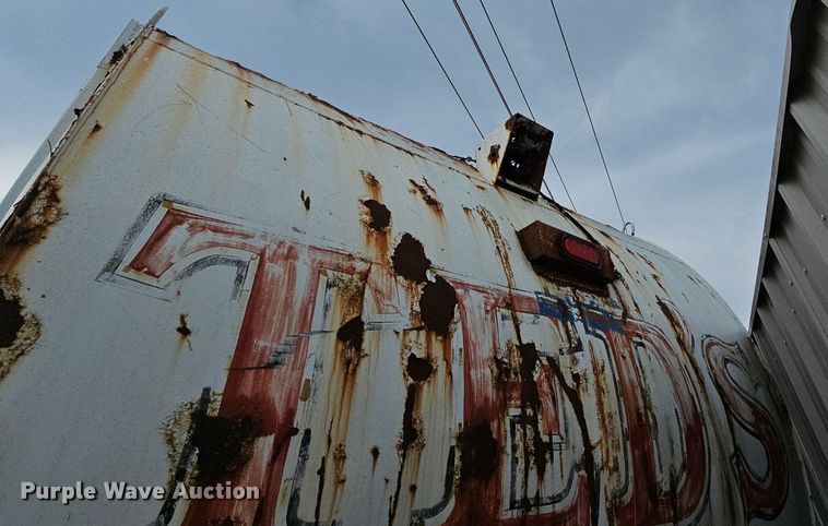 image for item LW9693 1996 Volvo Xpeditor  refuse truck