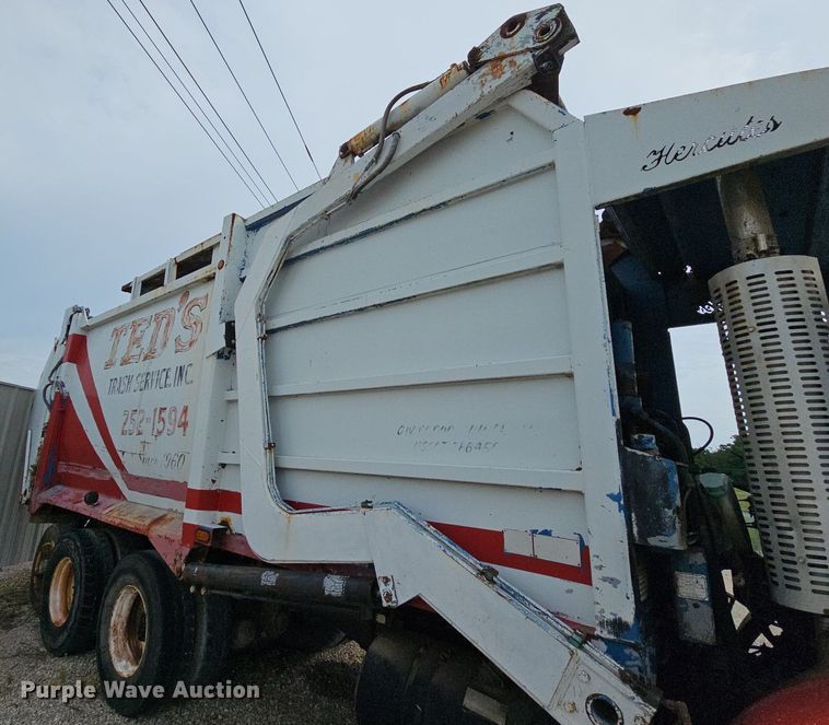 image for item LW9693 1996 Volvo Xpeditor  refuse truck