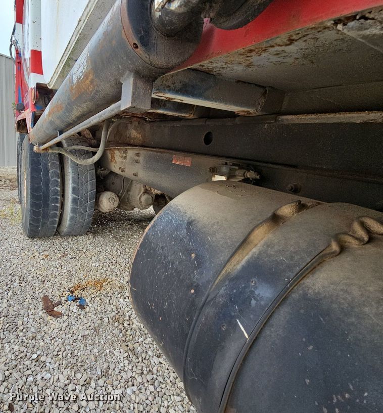 image for item LW9693 1996 Volvo Xpeditor  refuse truck