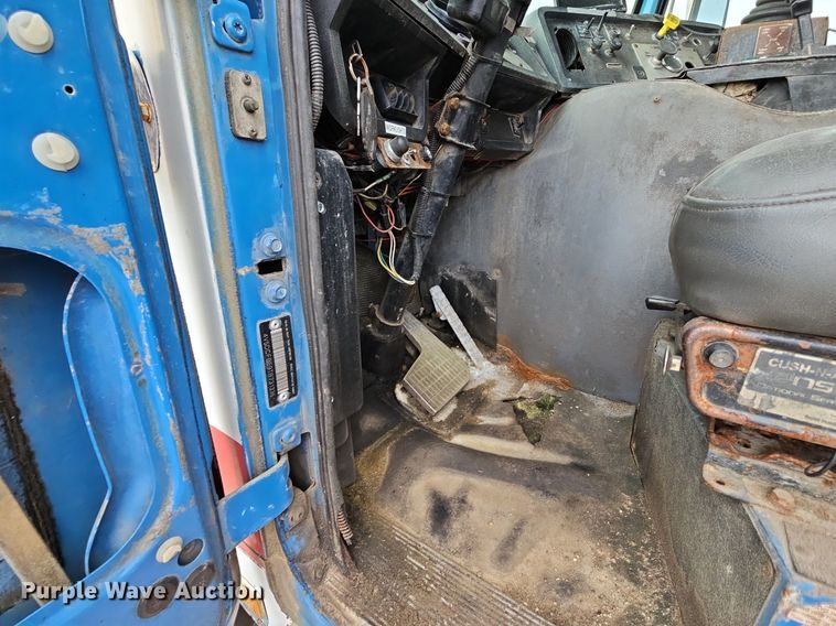 image for item LW9693 1996 Volvo Xpeditor  refuse truck