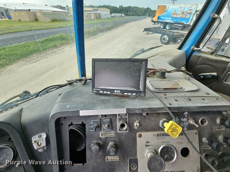 image for item LW9693 1996 Volvo Xpeditor  refuse truck