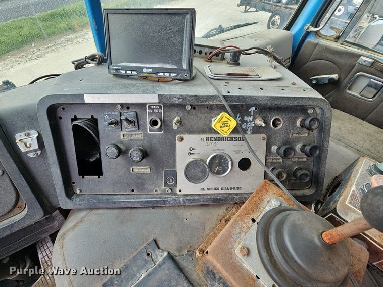 image for item LW9693 1996 Volvo Xpeditor  refuse truck