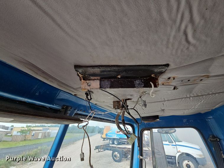 image for item LW9693 1996 Volvo Xpeditor  refuse truck