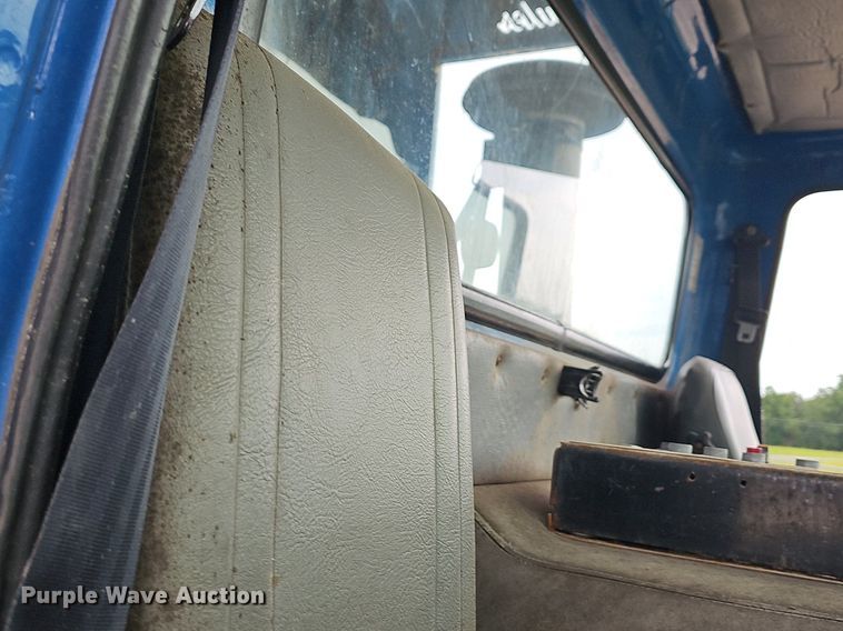 image for item LW9693 1996 Volvo Xpeditor  refuse truck