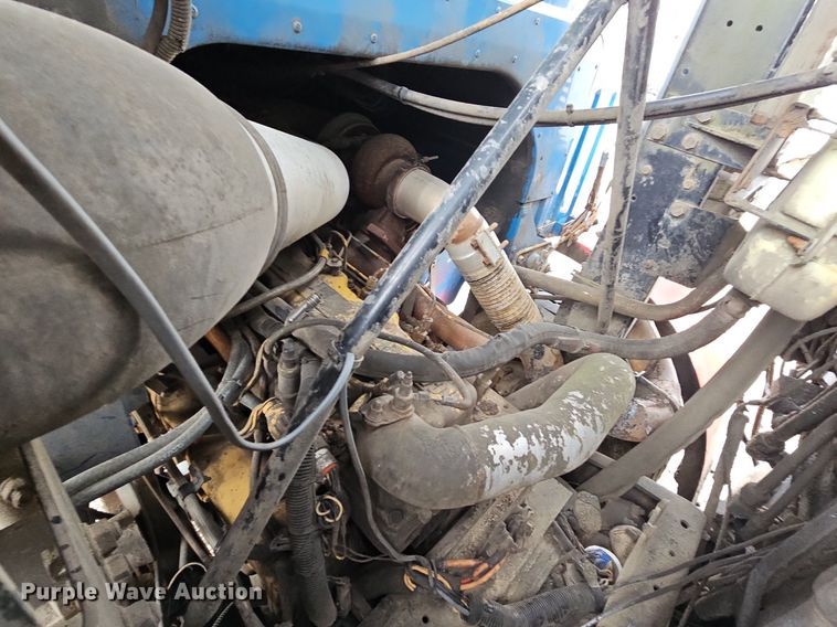 image for item LW9693 1996 Volvo Xpeditor  refuse truck