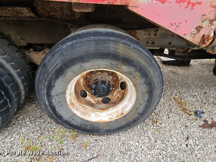 image for item LW9693 1996 Volvo Xpeditor  refuse truck