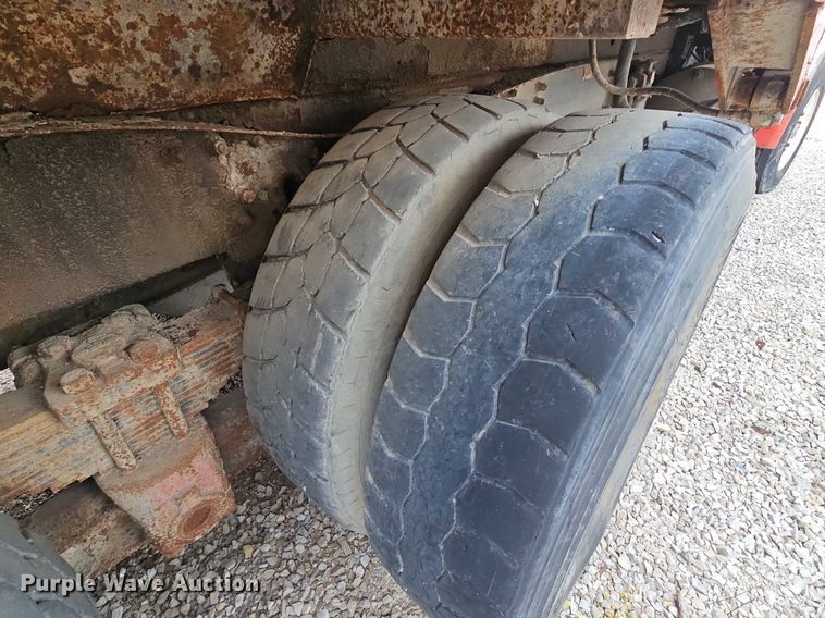 image for item LW9693 1996 Volvo Xpeditor  refuse truck