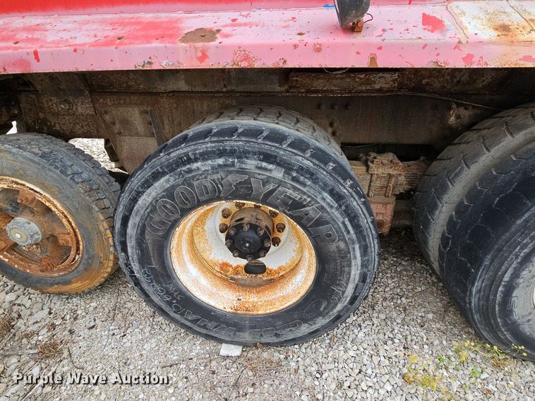 image for item LW9693 1996 Volvo Xpeditor  refuse truck