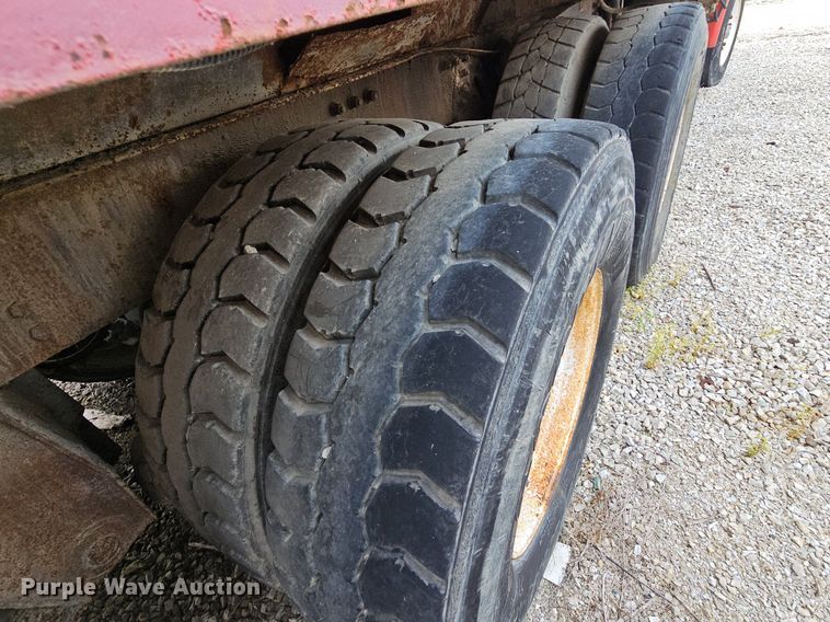 image for item LW9693 1996 Volvo Xpeditor  refuse truck