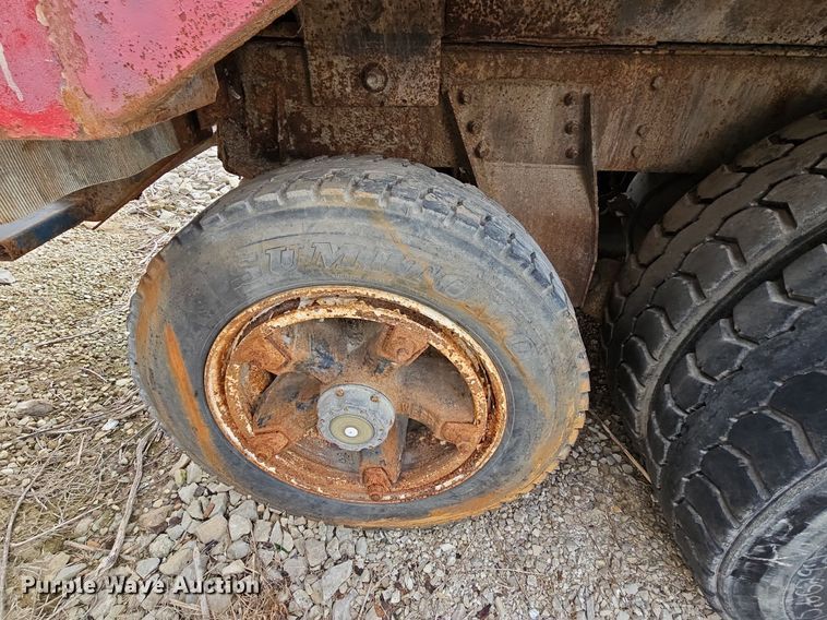 image for item LW9693 1996 Volvo Xpeditor  refuse truck