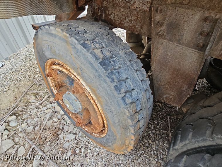 image for item LW9693 1996 Volvo Xpeditor  refuse truck