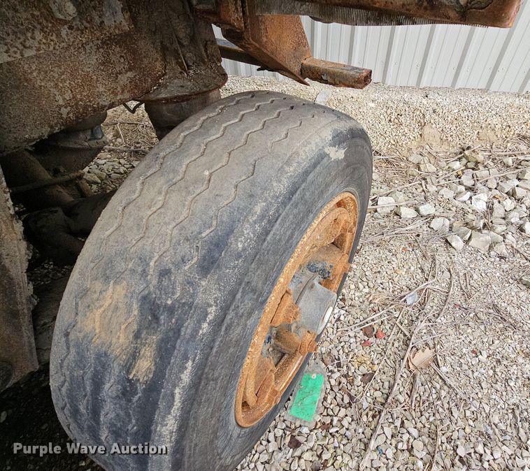 image for item LW9693 1996 Volvo Xpeditor  refuse truck