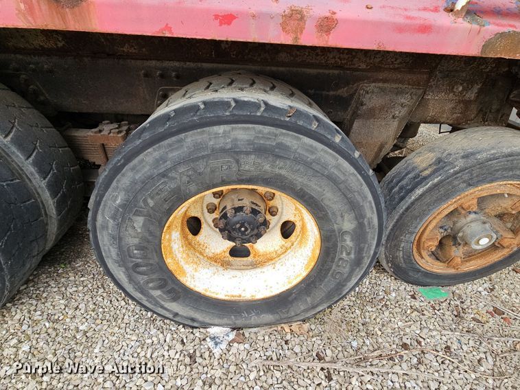 image for item LW9693 1996 Volvo Xpeditor  refuse truck