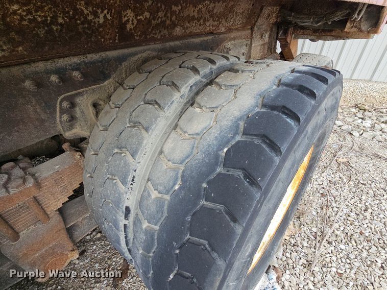 image for item LW9693 1996 Volvo Xpeditor  refuse truck