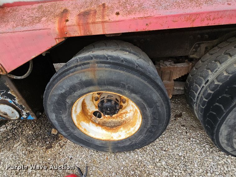 image for item LW9693 1996 Volvo Xpeditor  refuse truck