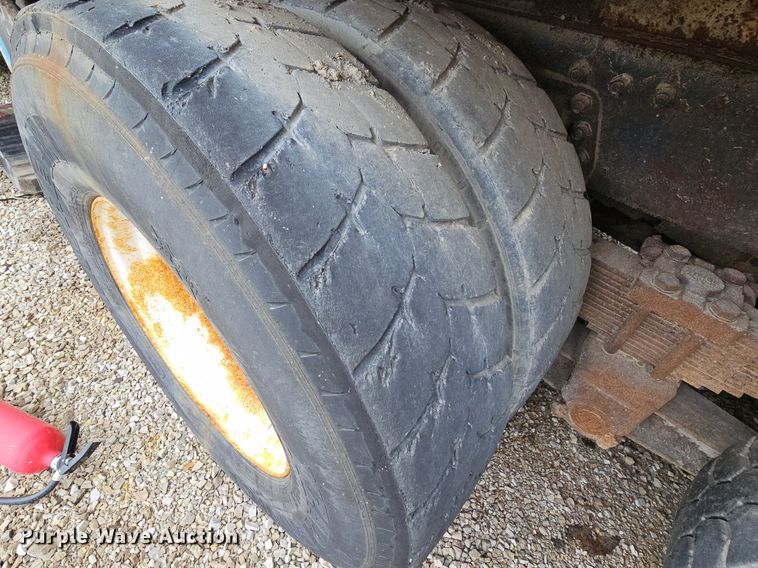 image for item LW9693 1996 Volvo Xpeditor  refuse truck