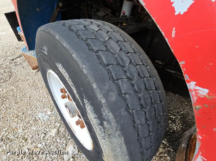 image for item LW9693 1996 Volvo Xpeditor  refuse truck