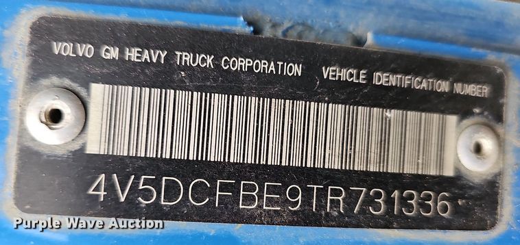 image for item LW9693 1996 Volvo Xpeditor  refuse truck