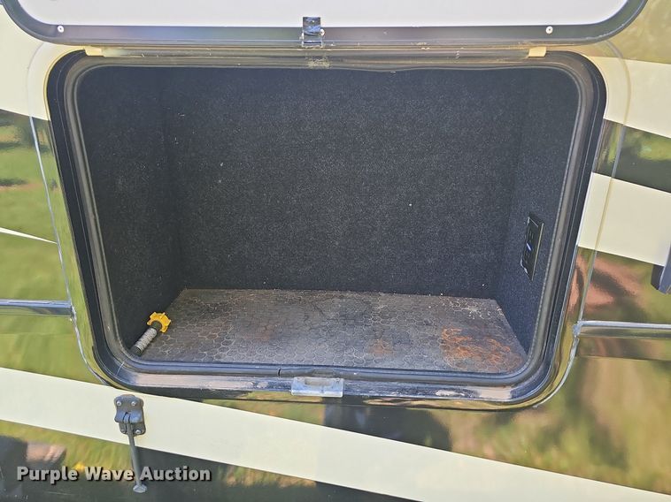 image for item LW9696 2016 Cross Roads Redwood  camper