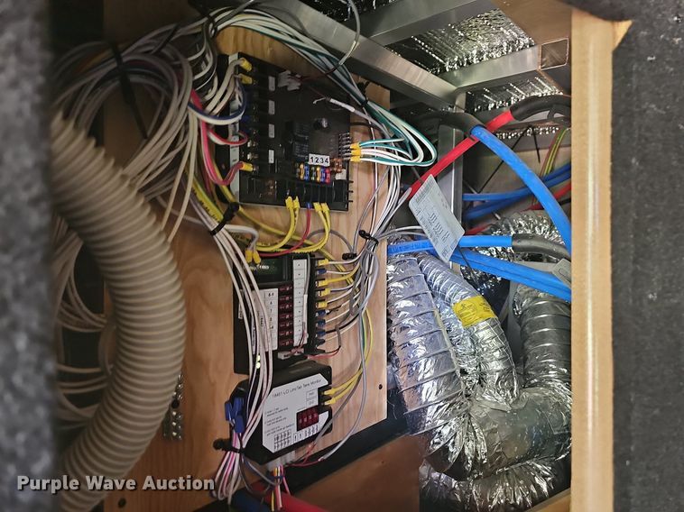 image for item LW9696 2016 Cross Roads Redwood  camper