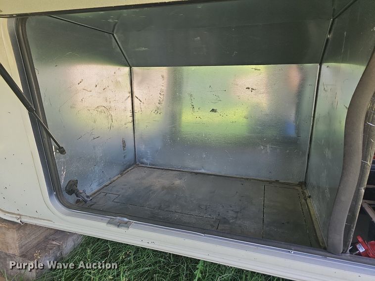 image for item LW9696 2016 Cross Roads Redwood  camper