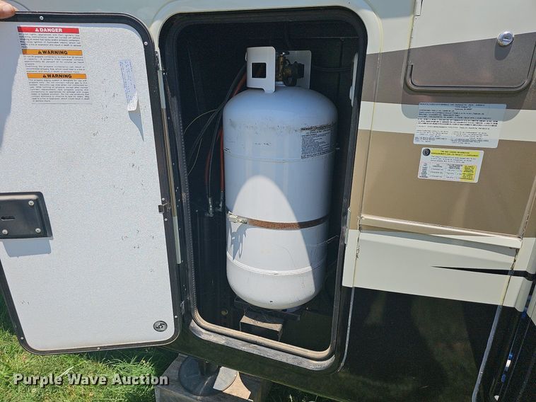 image for item LW9696 2016 Cross Roads Redwood  camper