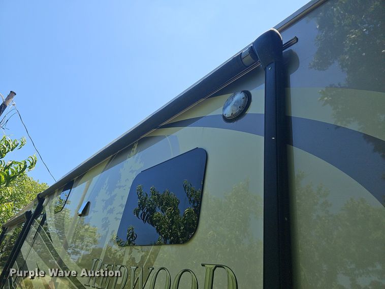 image for item LW9696 2016 Cross Roads Redwood  camper