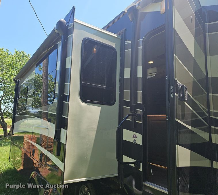 image for item LW9696 2016 Cross Roads Redwood  camper