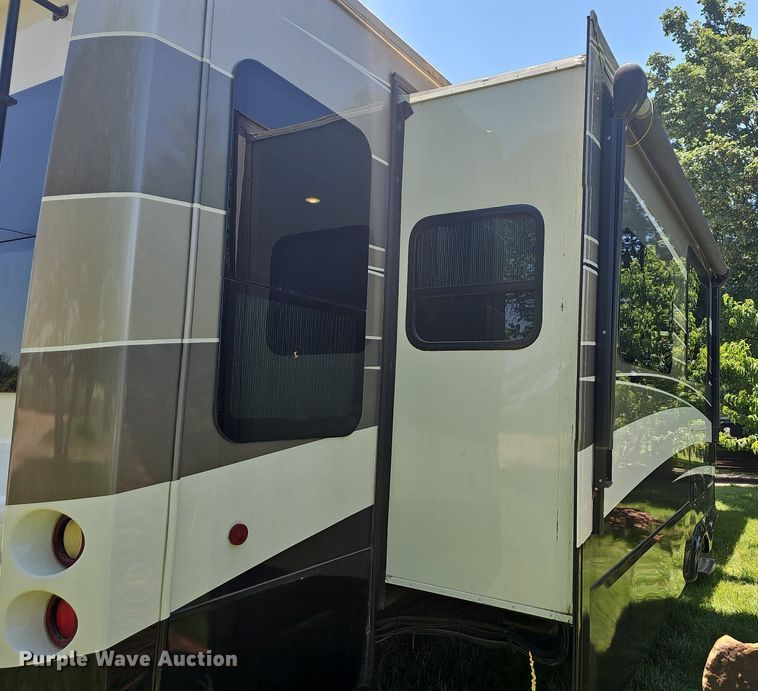 image for item LW9696 2016 Cross Roads Redwood  camper