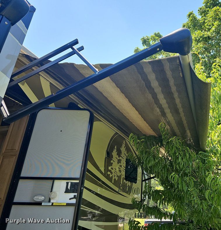 image for item LW9696 2016 Cross Roads Redwood  camper