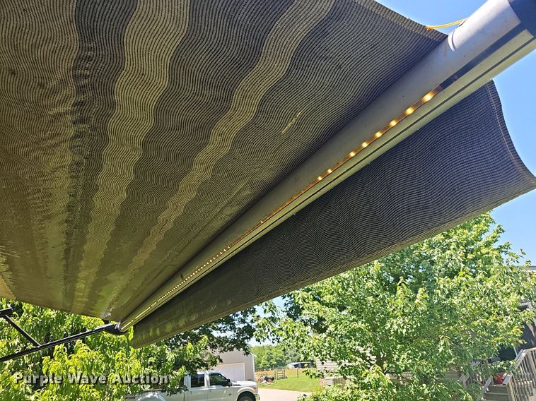 image for item LW9696 2016 Cross Roads Redwood  camper