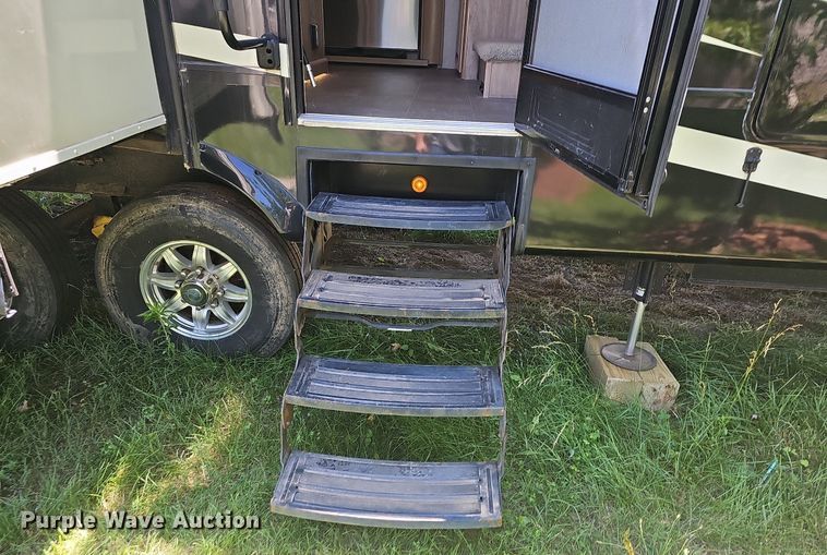 image for item LW9696 2016 Cross Roads Redwood  camper