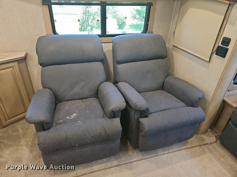 image for item LW9696 2016 Cross Roads Redwood  camper