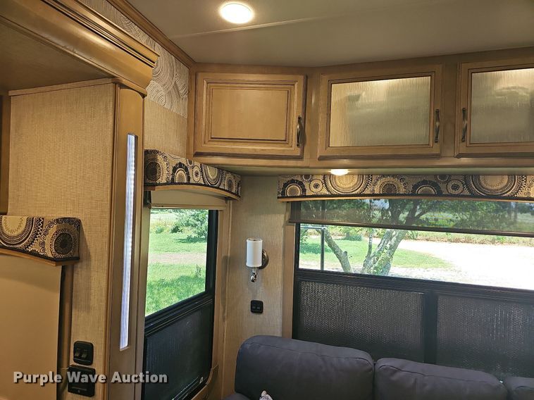 image for item LW9696 2016 Cross Roads Redwood  camper