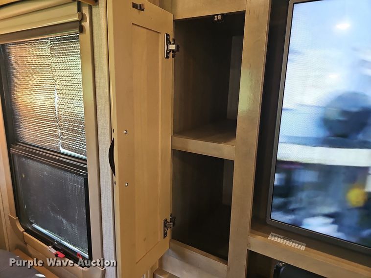 image for item LW9696 2016 Cross Roads Redwood  camper