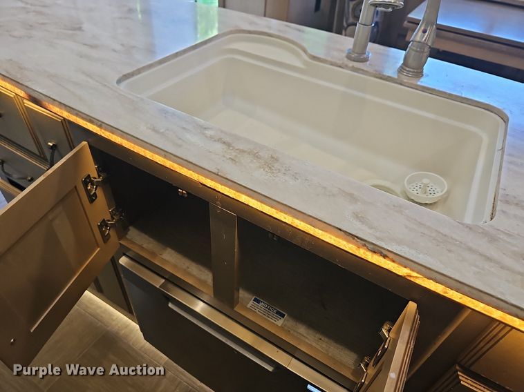 image for item LW9696 2016 Cross Roads Redwood  camper