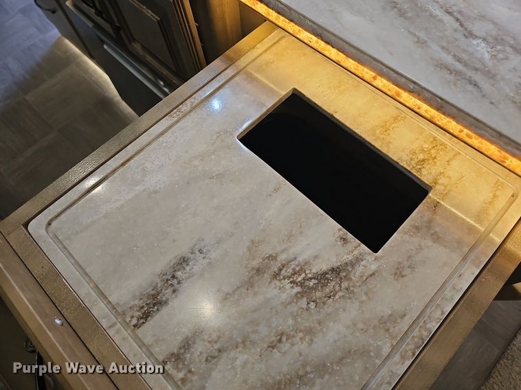 image for item LW9696 2016 Cross Roads Redwood  camper