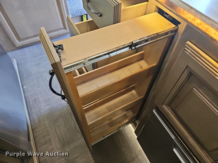 image for item LW9696 2016 Cross Roads Redwood  camper