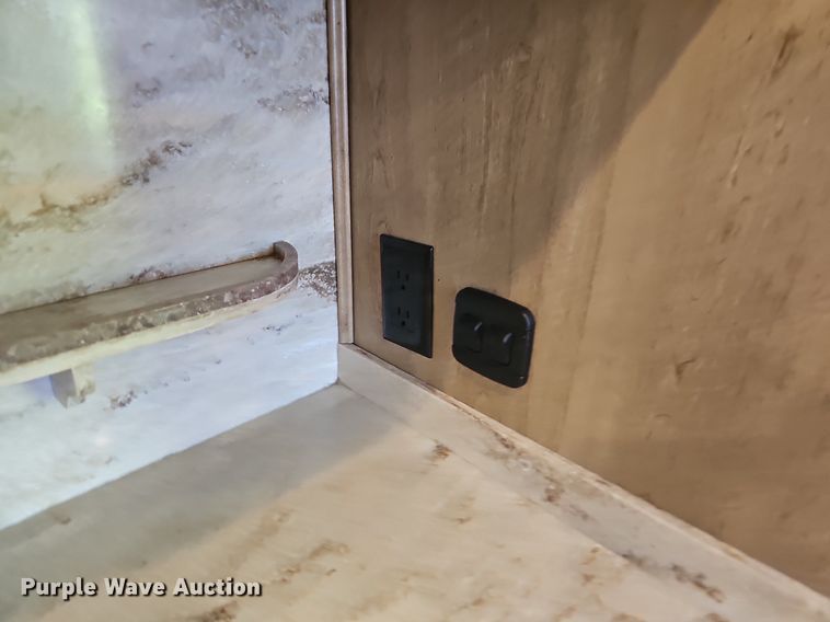 image for item LW9696 2016 Cross Roads Redwood  camper