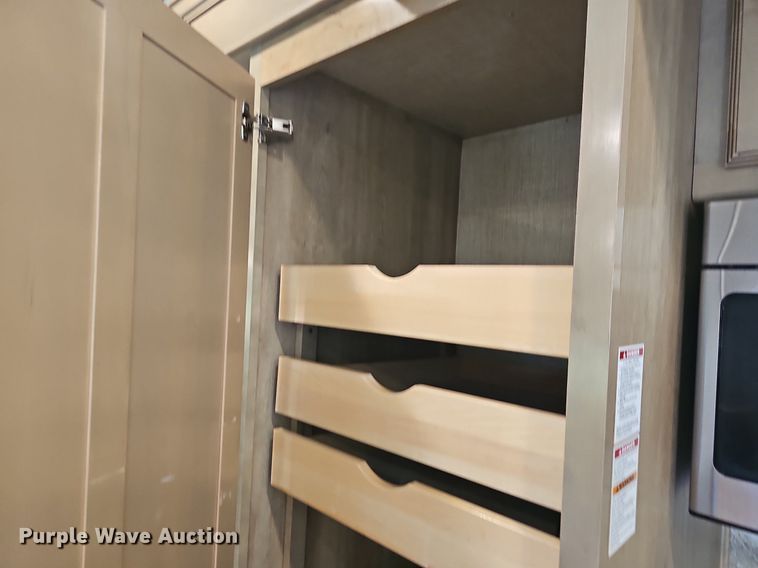 image for item LW9696 2016 Cross Roads Redwood  camper