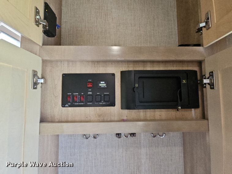 image for item LW9696 2016 Cross Roads Redwood  camper