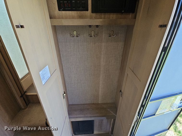 image for item LW9696 2016 Cross Roads Redwood  camper