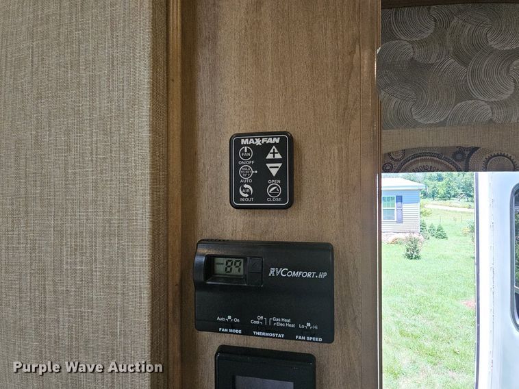 image for item LW9696 2016 Cross Roads Redwood  camper