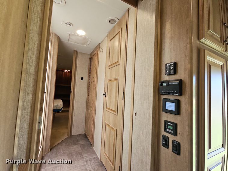 image for item LW9696 2016 Cross Roads Redwood  camper