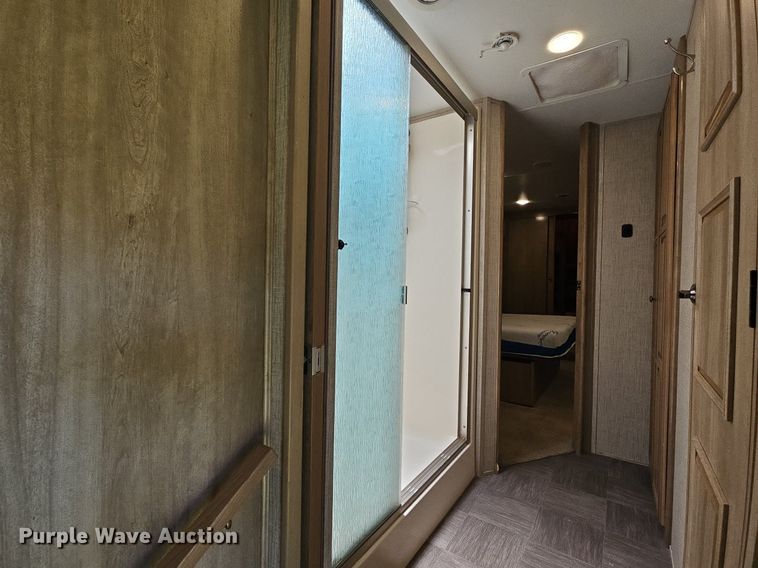 image for item LW9696 2016 Cross Roads Redwood  camper