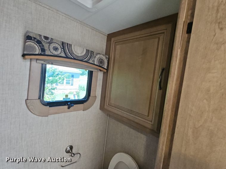 image for item LW9696 2016 Cross Roads Redwood  camper