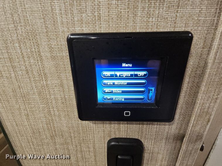 image for item LW9696 2016 Cross Roads Redwood  camper