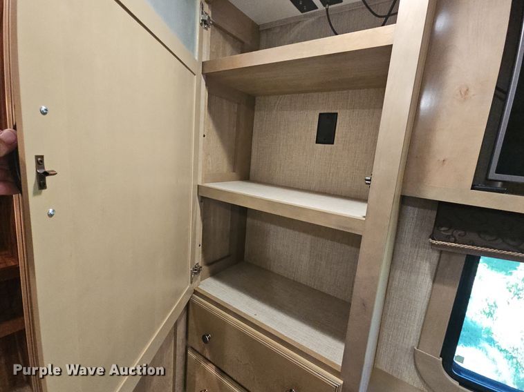 image for item LW9696 2016 Cross Roads Redwood  camper